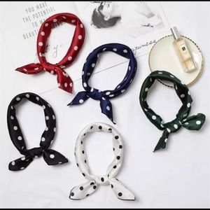 NEGOTIABLE SCARVES 🧣 SOLID COLOR WITH DOTS